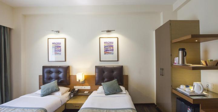 Hotel Riverview Ahmedabad Esterno foto