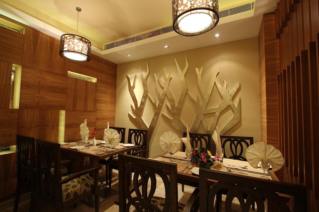 Hotel Riverview Ahmedabad Esterno foto