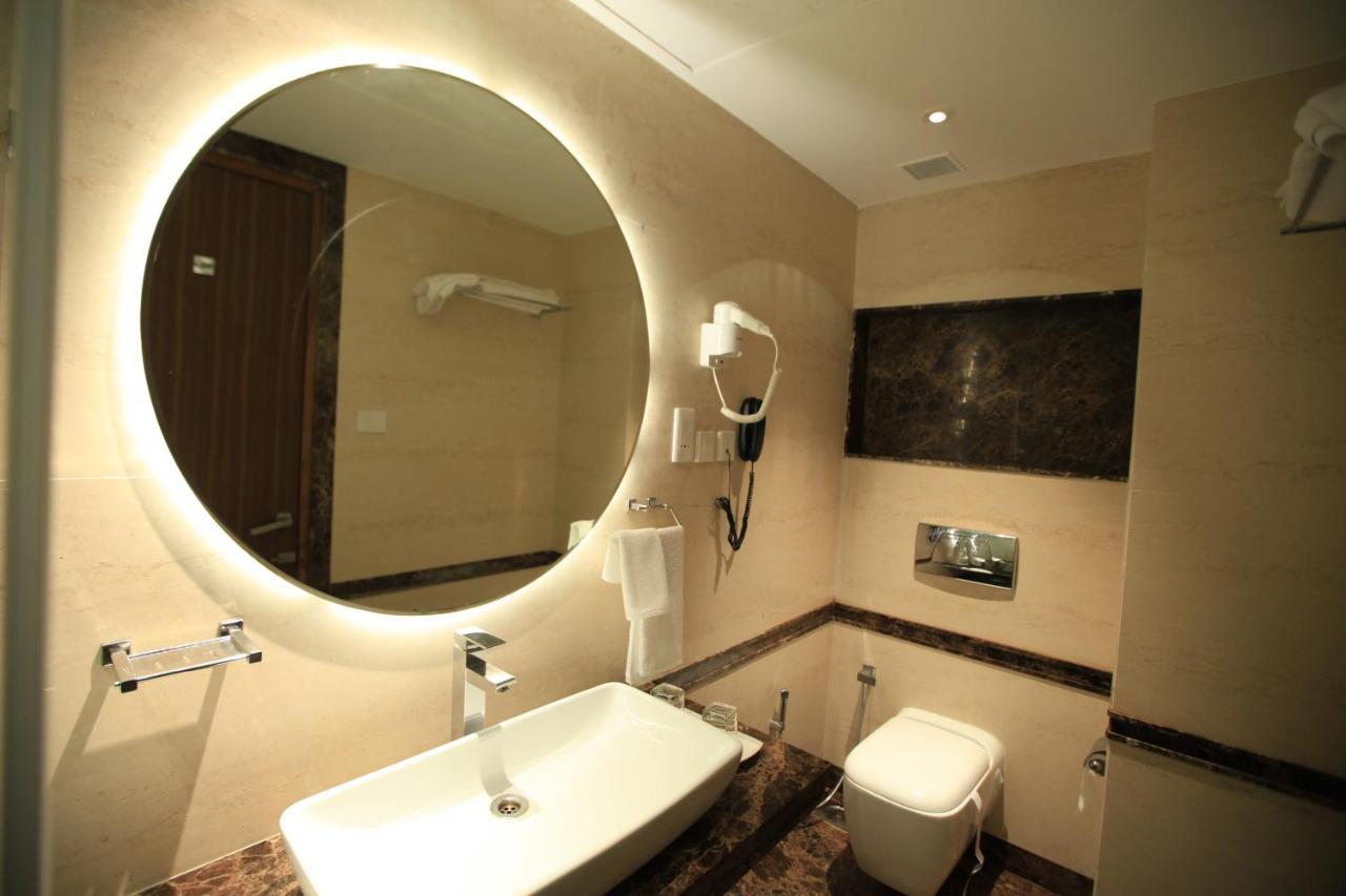 Hotel Riverview Ahmedabad Esterno foto
